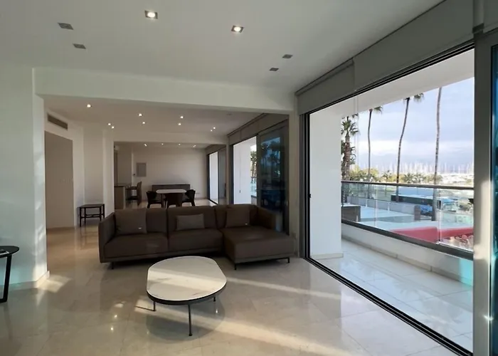 Aphrodite Plaza 4* ラルナカ