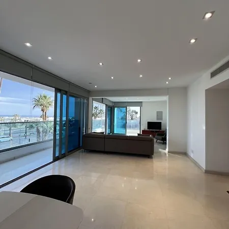 Aphrodite Plaza 公寓式酒店