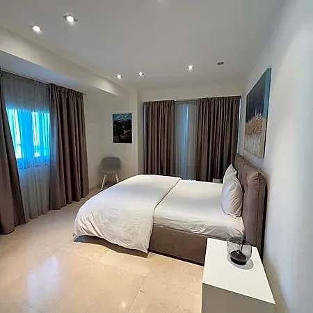 Apartahotel Aphrodite Plaza 4*