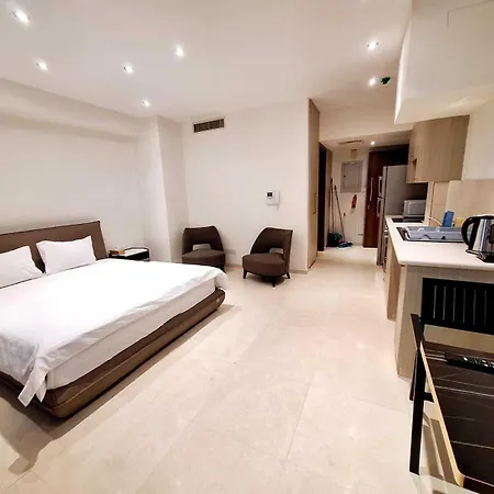 Aparthotel Aphrodite Plaza