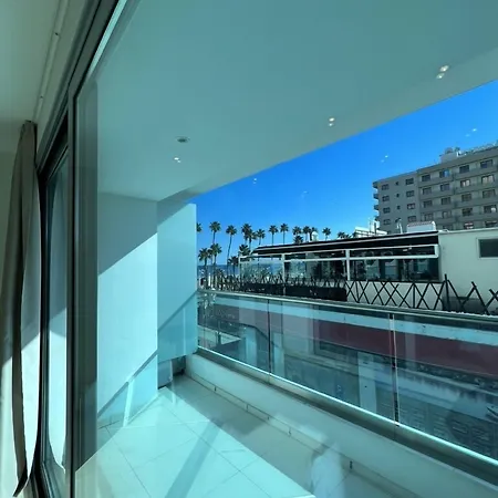 アパートホテル Aphrodite Plaza